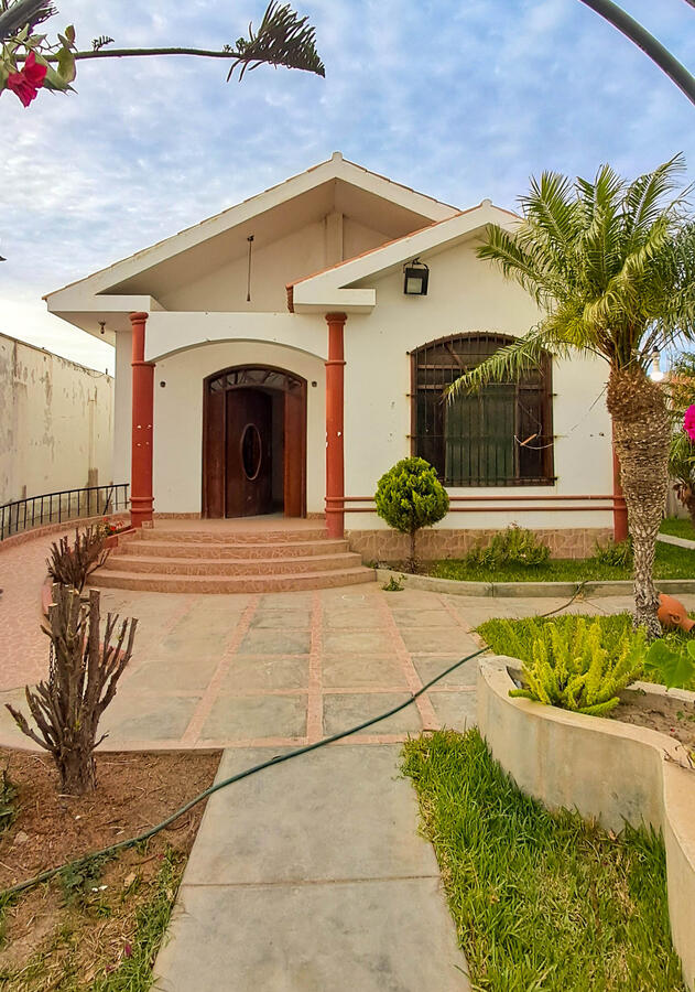 fachada de la casa principal